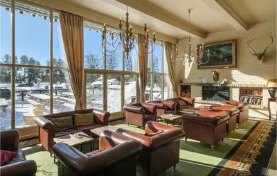 a living room with leather furniture and a fireplace at Lovely Apartment In Tisleidalen in Golsfjellet