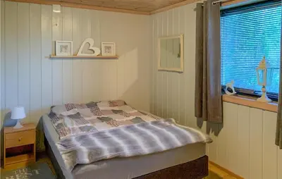 a small bedroom with a bed and a window at Cozy Apartment In Gol With Wifi in Gol