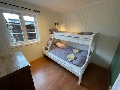 a bedroom with two bunk beds in a room at Kjerkgata 6 - midt i Røros sentrum in Røros