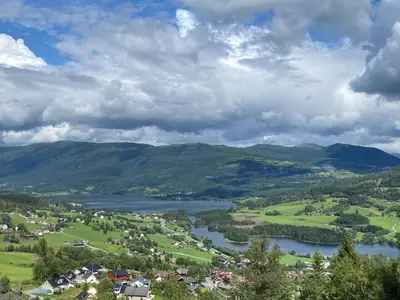 a view of a town and a lake in the mountains at Voss - Flott hytte i Bavallen in Skulestadmo