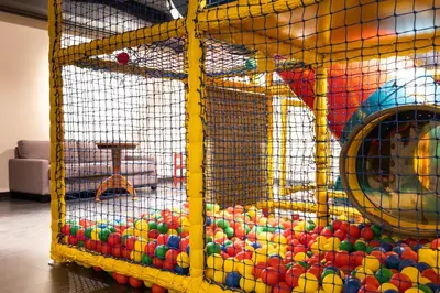a yellow cage filled with lots of balls at Highland Lodge Fjellandsby in Geilo