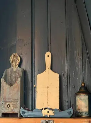 a shelf with various items on a wooden door at « SoFly Cottage », le charme pur in Noresund