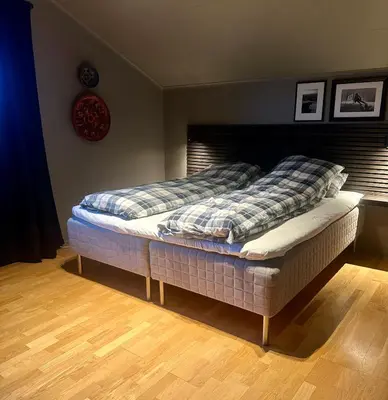 a bed sitting in a bedroom with a window at Hemsedal 200m2 /5 sov/10 senger/2 familier in Torset