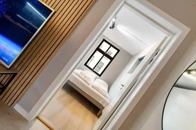 a living room with a couch and a television at Dinbnb Apartments I New 2021 I Affordable Option in Bergen