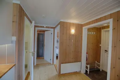 a room with wood paneled walls and a hallway at Kvetos naturopplevelser in Beitostøl