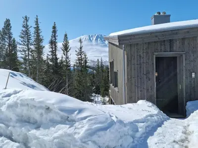 a pile of snow next to a building at Fin leilighet med flott utsikt til Gaustatoppen in Rjukan