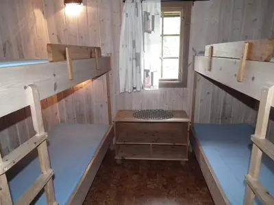 a room with two bunk beds and a window at Smegarden Camping in Oppdal