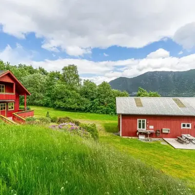 Fjord Lodge direkt am Ufer des Dalsfjord