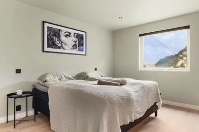 a bedroom with a bed and a window at Odda Living - 3BR & 1BR - A3 in Tokheim
