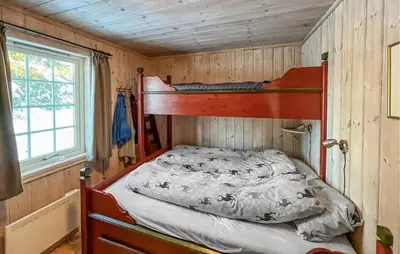 a bedroom with a bunk bed in a cabin at Stunning Home In Sjusjøen With Sauna in Sjusjøen