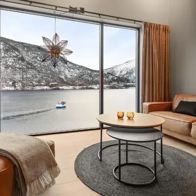 Toppleilighet på bryggen i Sogndal med fantastisk utsikt