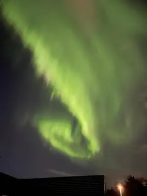 an aurora in the sky over a building at Ekskluzywny hybel w zaciszu in Kristiansund