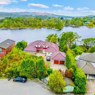 Waterfront Villa w/Boat&kayaks. 15min from Bergen