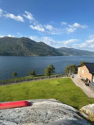 a view of a lake and a house at Turer, avslapping, jakt, fiske, utsikt in Etnesjøen