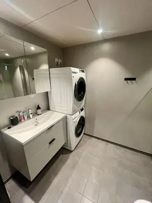 a bathroom with a sink and a washing machine at Hyt leilighet med 2 soverom in Bjorli