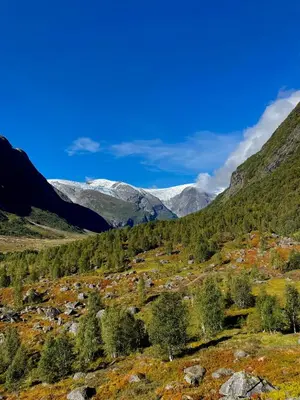 a view of a valley with mountains in the background at Tungestølen in Veitastrond