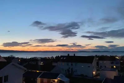 a view of a city at sunset at Familiebolig med nydelig utsikt in Trondheim
