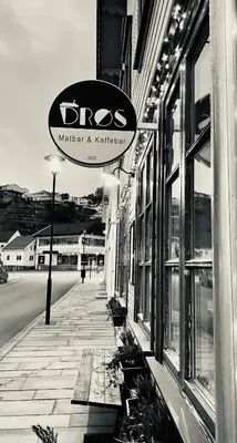 a store with a sign on the side of a building at Bed and Brunsj, Sand in Sand