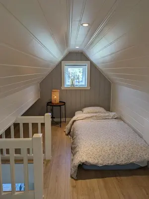 a bedroom with a bed and a window at Svært nydelig fritidshytte in Forland