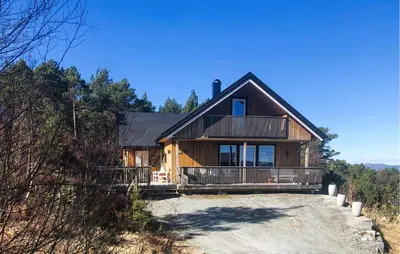 a log cabin with a large porch and a driveway at Stunning Home In Lensvik With Wifi in Lensvik