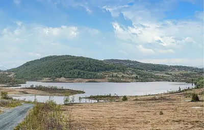 a dirt road next to a large body of water at 4 Bedroom Gorgeous Home In Rauland in Rauland