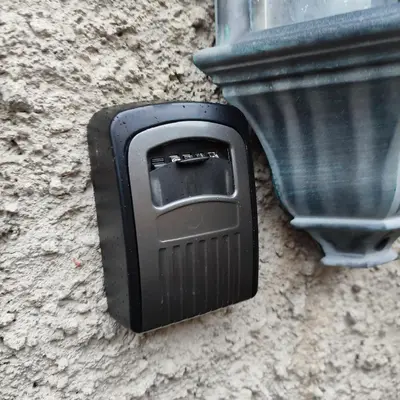 a black mailbox on the side of a building at Lillehammer, Gjøvik pâ 2836 Biri apartments in Biri