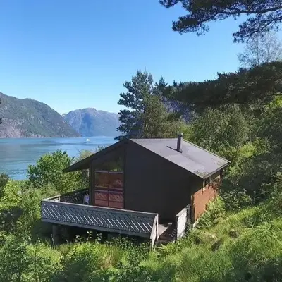 Fjordhytte-1 ist eine schöne Hütte bei Ænes am Hardangerfjord mit grandiosem Fjordpanorama