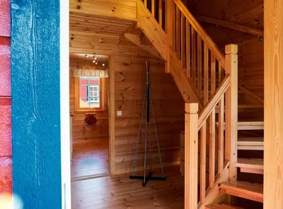 a room with a wooden staircase in a house at Fjordhytte-6 direkt am Maurangerfjord, einem Seitenarm des Hardangerfjords in Sundal