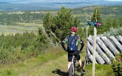 a man riding a bike on a hill at Lifjellhytte 10 by Norgesbooking - cabin at Golsfjellet in Gol