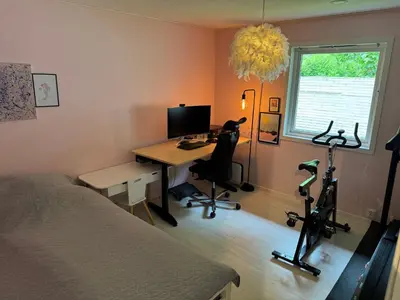 a bedroom with a desk with a computer and exercise bikes at Villa med fantastisk uteplass! 10 sengeplasser! in Ålesund