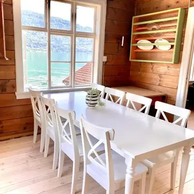 Stryn - Faleide - hus ved fjorden