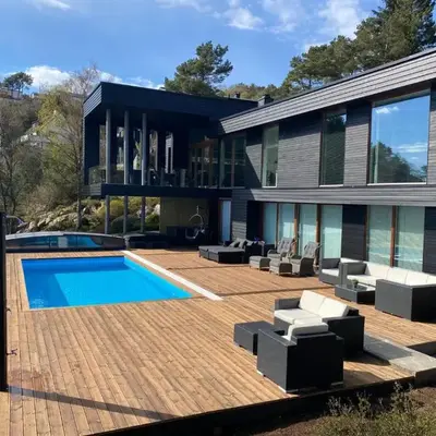Nydelig villa ved sjøen med oppvarmet basseng