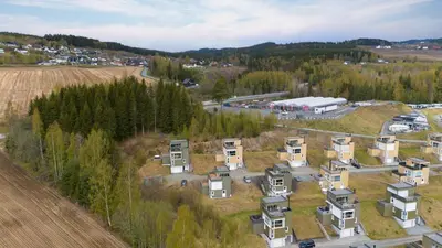 an aerial view of a building in a field at Moderne og familievennlig bolig, nær populær strand ved Mjøsa in Gjøvik