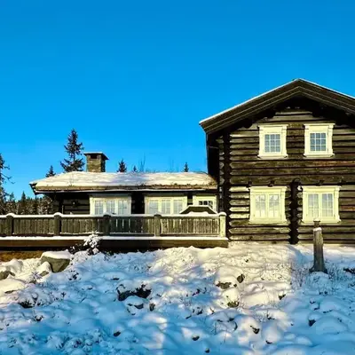 Large log cabin at Sjusjøen with sauna