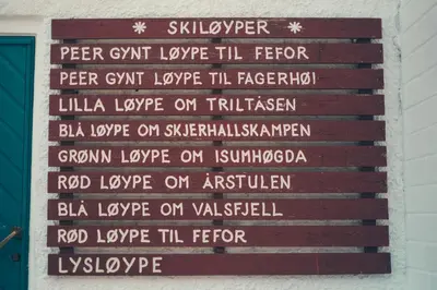 a sign on a wall with the names of different languages at Gålå Høgfjellshotell in Gålå