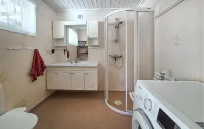 a bathroom with a shower and a washing machine at Lovely Home In Urangsvåg in Steinsbø