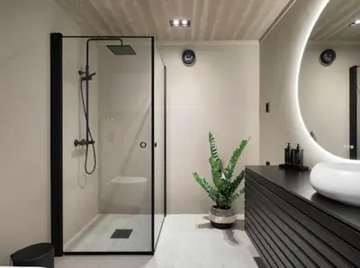 a bathroom with a glass shower and a sink at Flygende utsiktshytte med magisk utsikt in Sogndal
