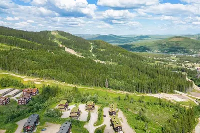 an aerial view of a parking lot in the mountains at Storsten 725C in Trysil
