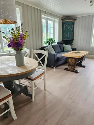 a living room with a table and a couch at Familie og gruppevennlig hus 12 senger 240kvm in Oppdal