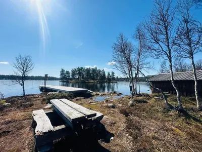 a bench on the shore of a lake with a dock at Nydelig naturperle på Nesbyen, nær Langedrag in Nesbyen
