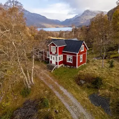 Handeland Lodge Near Trolltunga and Pulpit Rock Sleeps 18 with Sauna