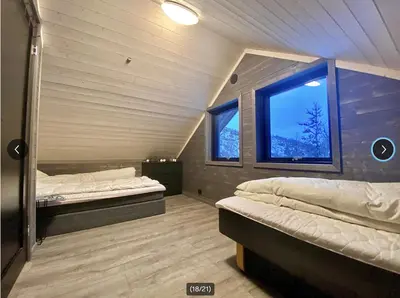 a bedroom with two beds and a window at Fjellhytte med ski inn-ut in Torvetjørn
