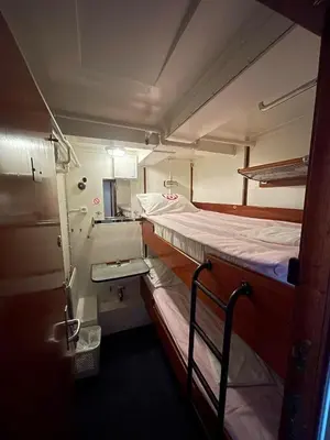 a room with two bunk beds on a train at Sunnhordland in Odda