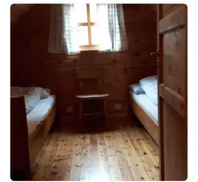 a small room with two beds and a window at Kårhus på småbruk in Lia
