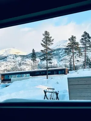 a view of a train station with a table in the snow at Eksklusiv hytte ved Fyri Resort - Utsikt in Hemsedal