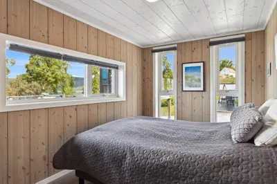 Gallery image of Luxuriøs sjøhytte med panoramautsikt in Råk