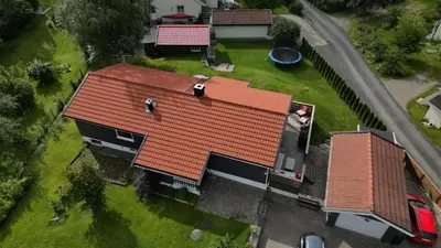 an overhead view of a house with a red roof at Villekulla - Koselig hus med jazzuci i Hamar in Hamar