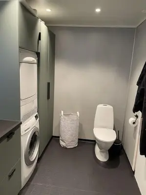 a small bathroom with a toilet and a washing machine at Entire house less than 2 km from Granåsen, WC 2025 in Trondheim