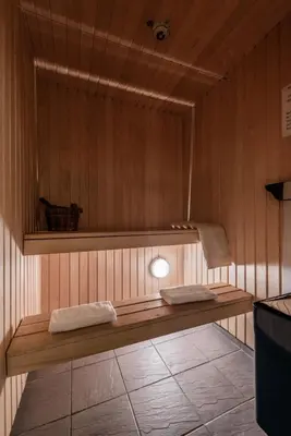 a sauna with two towels on a wooden wall at Ledig vinterferien er en stor ski in out leilighet med panoramautsikt over Hemsedal in Hemsedal