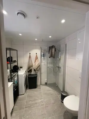 a bathroom with a shower and a toilet at Splitter ny, romslig leilighet sentralt på Nyhavna leies ut in Trondheim